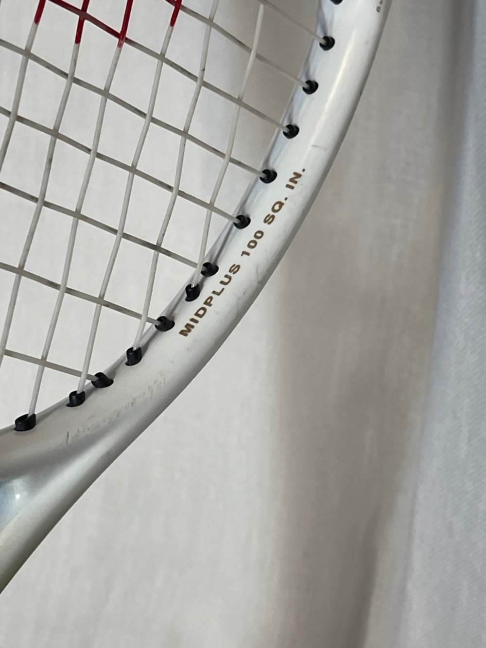 Wilson Tennis Racket with Red W String Logo and Green Grip - Picture 3 of 12